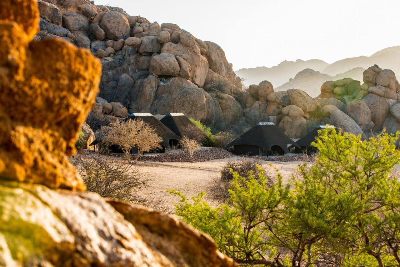 Ai Aiba - The Rock Painting Lodge Omaruru Exterior foto