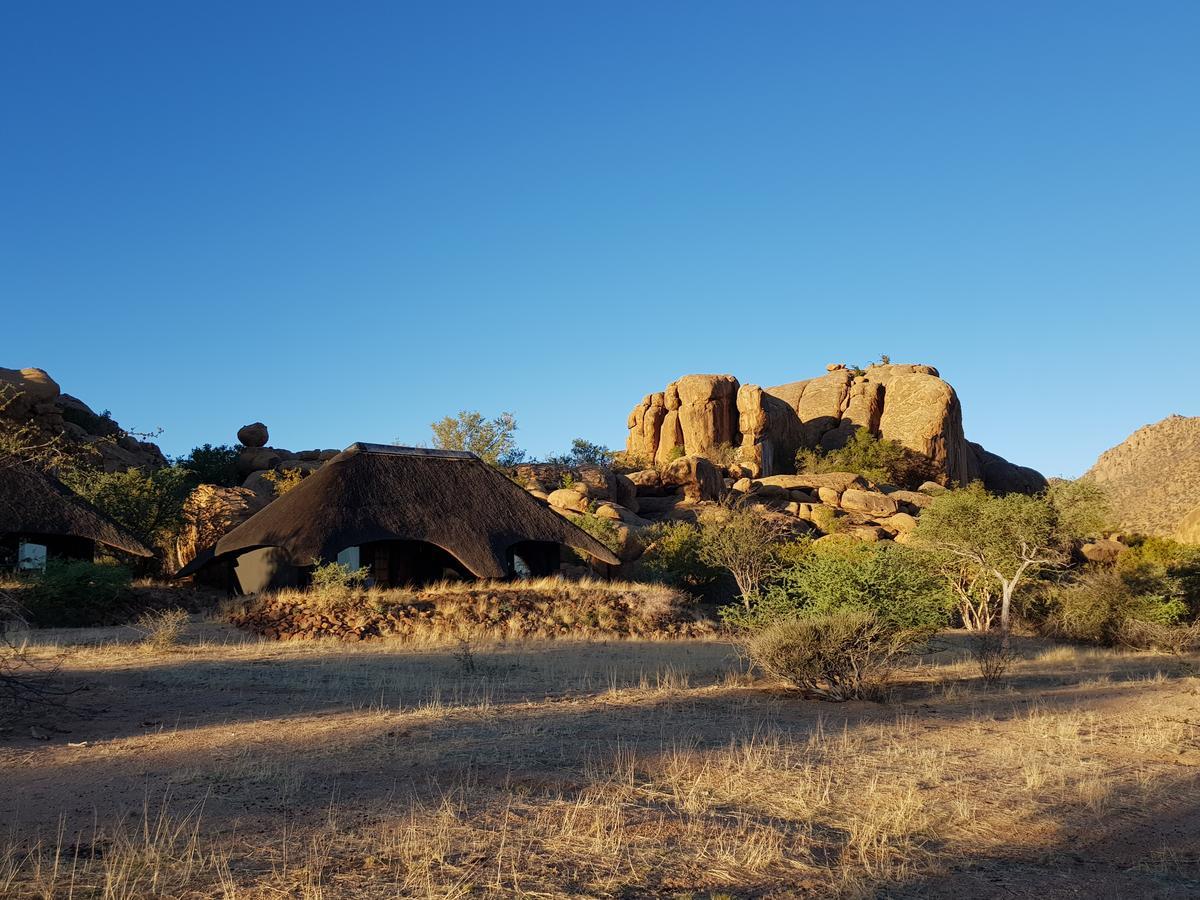 Ai Aiba - The Rock Painting Lodge Omaruru Exterior foto
